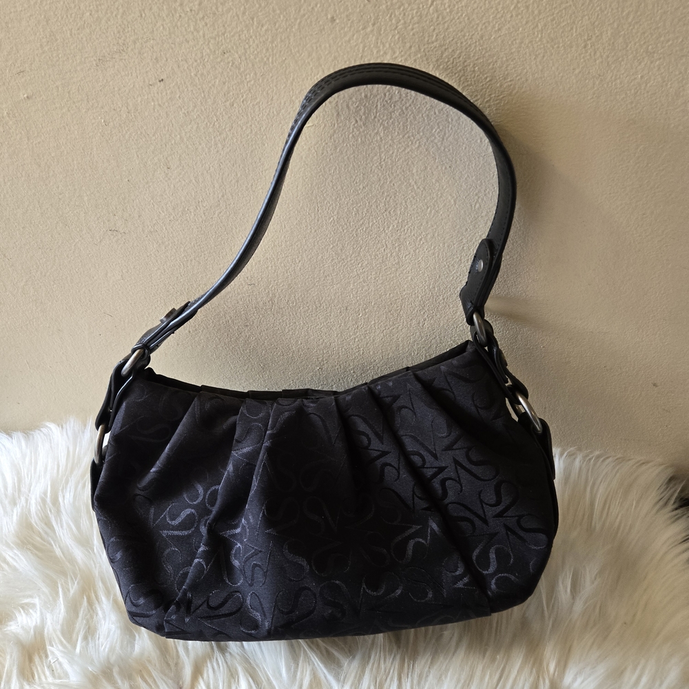 Simple Vera -Vera Wang Elegant Black Shoulder Bag Magnetic Closure